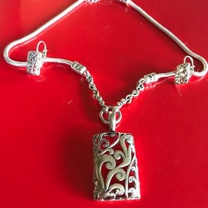 Beautiful Design Silver Necklace and Earrings Set